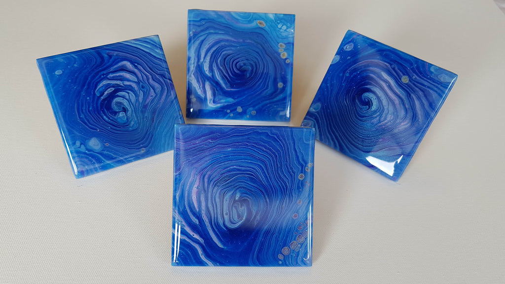 Ceramic tiles with blue ring pour